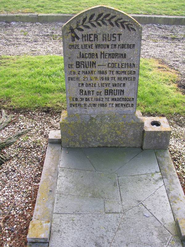 Klik voor foto in apart venster grafsteen_jacoba_hendrina_coeleman_en_bart_de_bruin.jpg